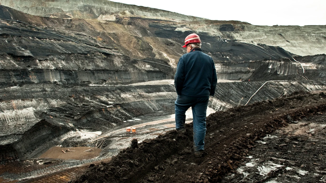 Według zapowiedzi rządu powinniśmy odejść od węgla do 2049 roku. Nadal odpowiada on jednak za produkcję 2/3 energii w Polsce Według zapowiedzi rządu powinniśmy odejść od węgla do 2049 roku. Nadal odpowiada on jednak za produkcję 2/3 energii w Polsce