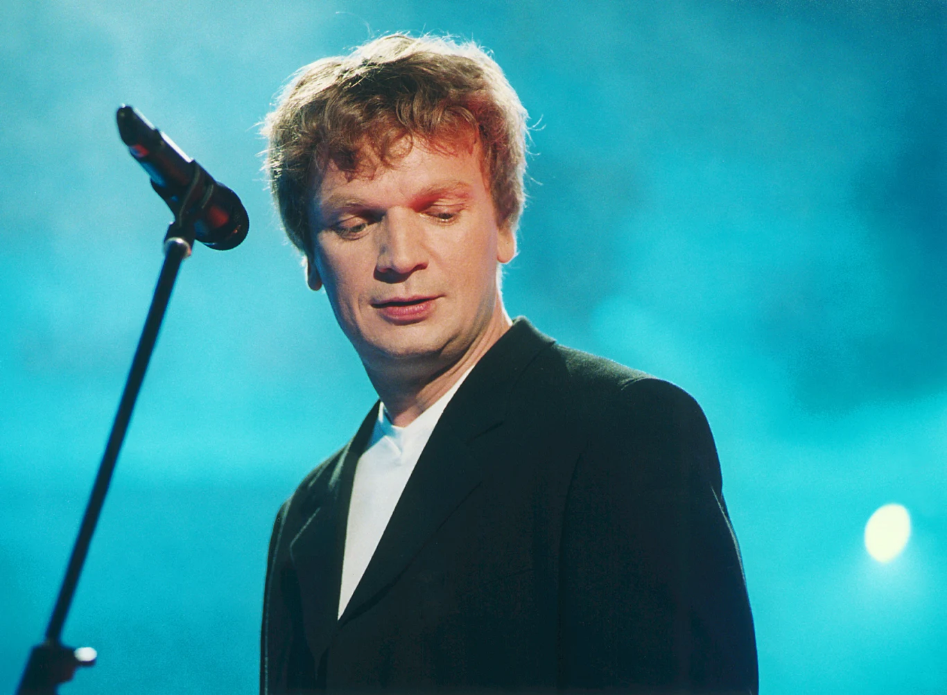 Grzegorz Ciechowski stworzył z Republiką "Mamonę" w 1998 roku Grzegorz Ciechowski stworzył z Republiką "Mamonę" w 1998 roku