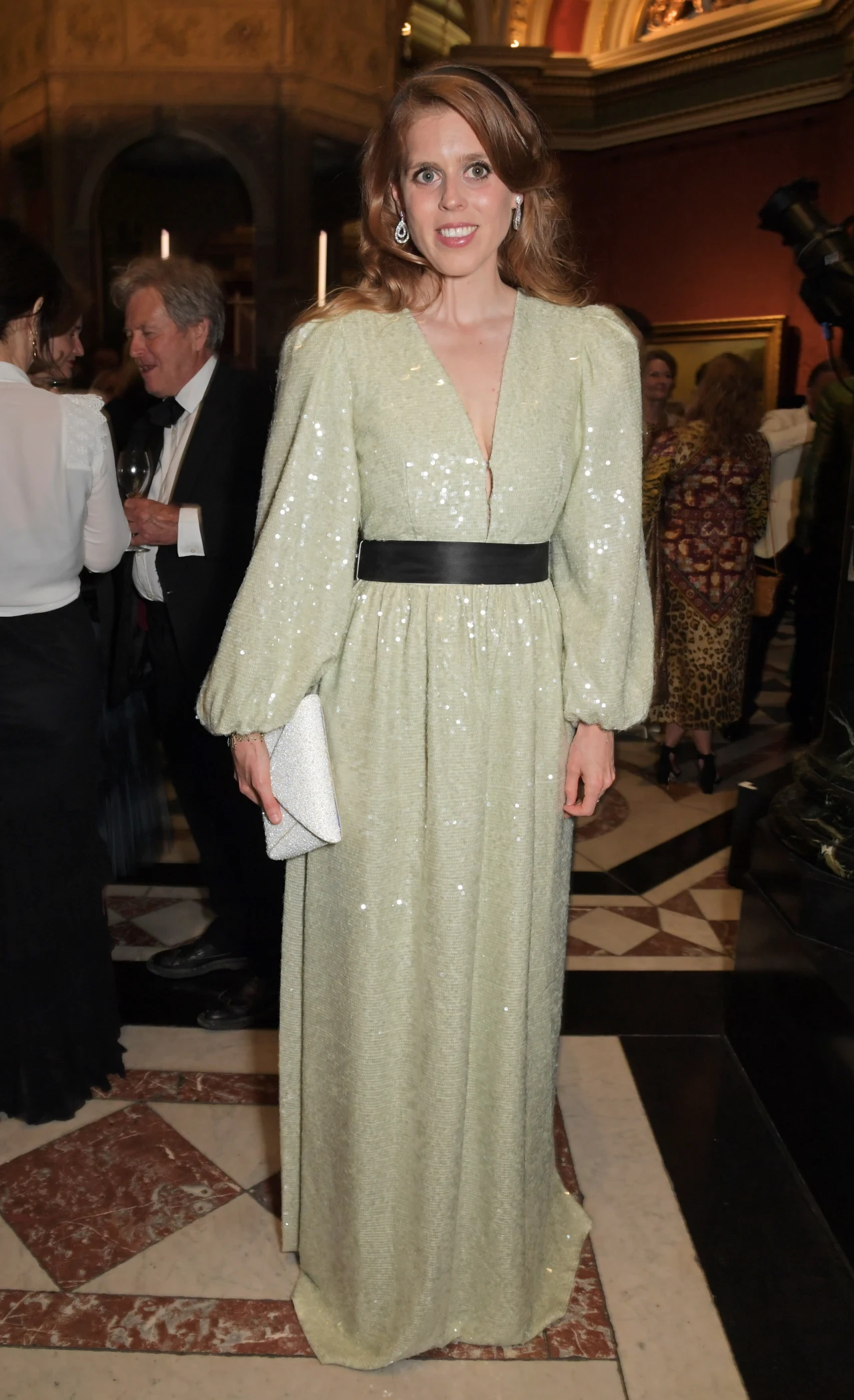 W jej garderobie znajdują się również eleganckie i klasyczne suknie, 2022 rok W jej garderobie znajdują się również eleganckie i klasyczne suknie, 2022 rok