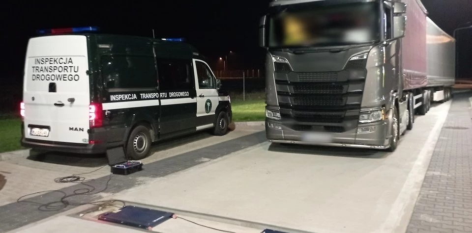 Inspekcja Transportu Drogowego zatrzymała do kontroli trzy ciężarówki jadące drogą ekspresową S3.