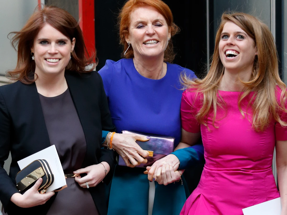 Księżniczka Beatrycze ma bardzo dobre relacje z matką i siostrą Księżniczka Beatrycze ma bardzo dobre relacje z matką i siostrą