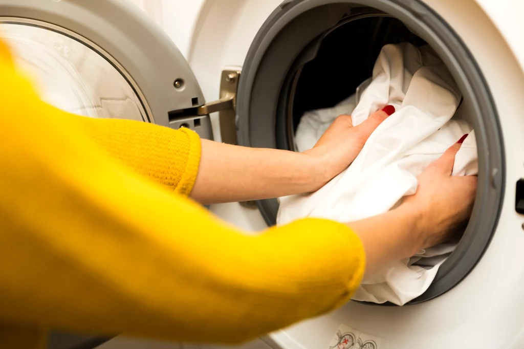 Istnieje kilka sposobów, dzięki którym można zaoszczędzić podczas prania