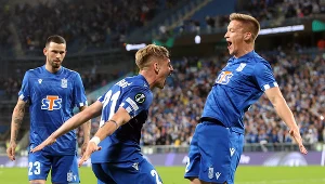 Radość po jednym z 16 goli Lecha zdobytych w obecnym pucharowym sezonie przy Bułgarskiej. Kristoffer Velde, Michał Skóraś i Radosław Murawski