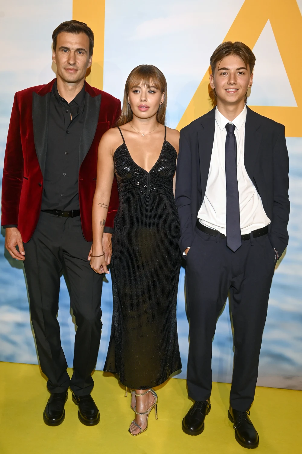 Oliwia Bieniuk, Jarosław Bieniuk i Szymon Bieniuk na premierze filmu "Ania"