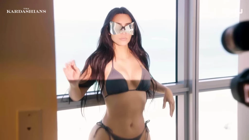 Kim Kardashian umie zaintrygować fanów 