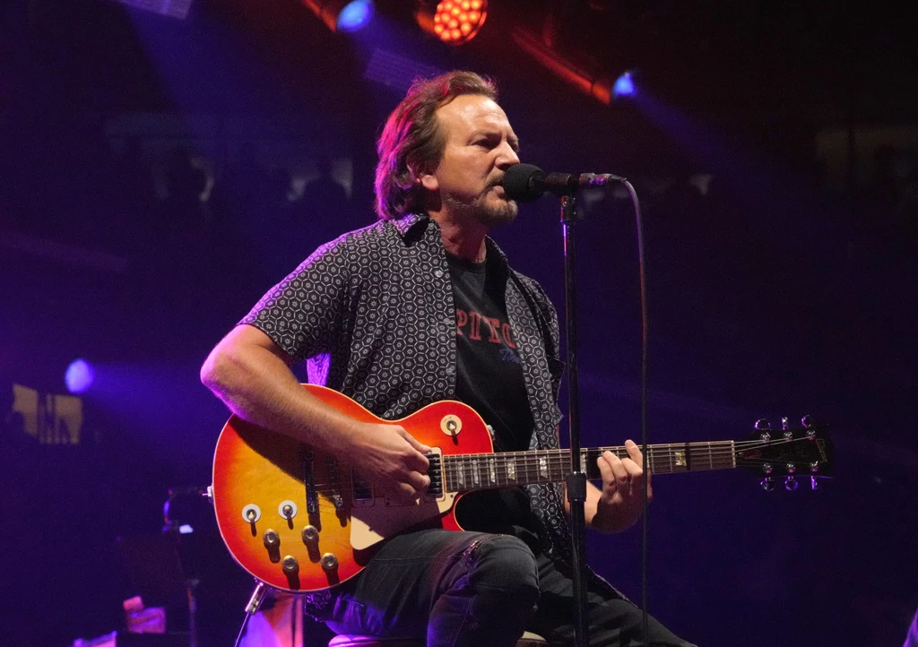 Eddie Vedder jest wokalistą grupy Pearl Jam