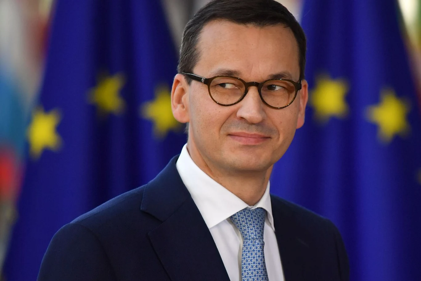 Premier Morawiecki podpisał zarządzenie wprowadzające 2. stopień alarmowy 