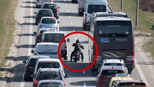 Motocykliści to kochają, kierowcy - nienawidzą. Zasady "filtrowania ruchu"