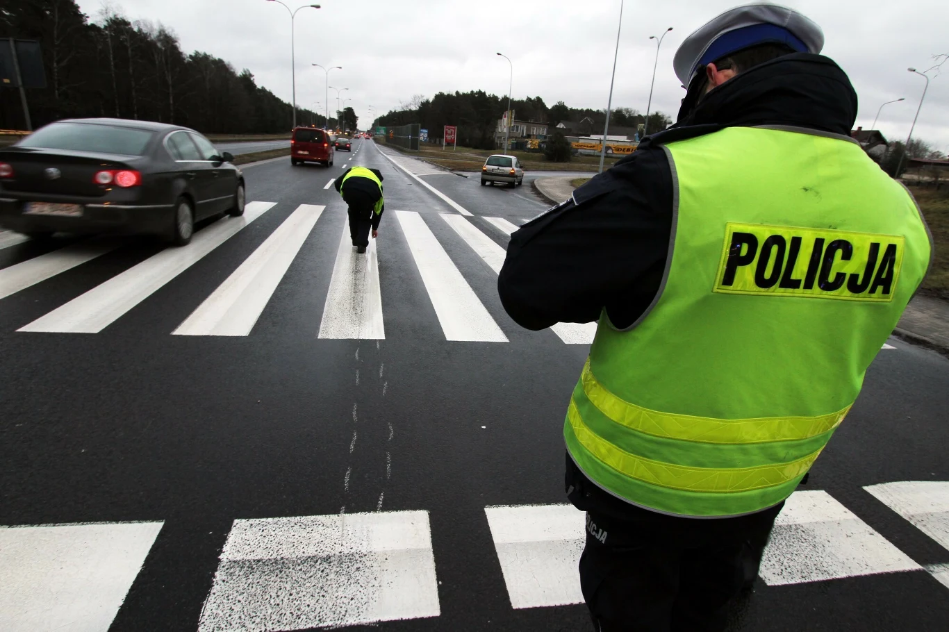 Po wprowadzeniu nowych przepisów przejścia stały się bardziej niebezpiecznym miejscem niż były do tej pory. Trzeba to zmienić Po wprowadzeniu nowych przepisów przejścia stały się bardziej niebezpiecznym miejscem niż były do tej pory. Trzeba to zmienić