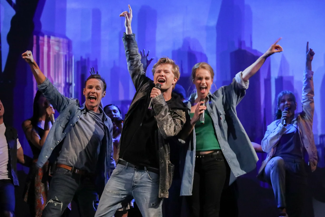 Jakub Józefowicz w musicalu "Metro" Jakub Józefowicz w musicalu "Metro"