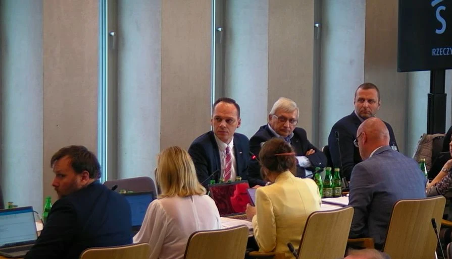 W czasie obrad podkomisji dużo sporo uwagi poświęcono kwestii kar dla spóźnialskich kierowców