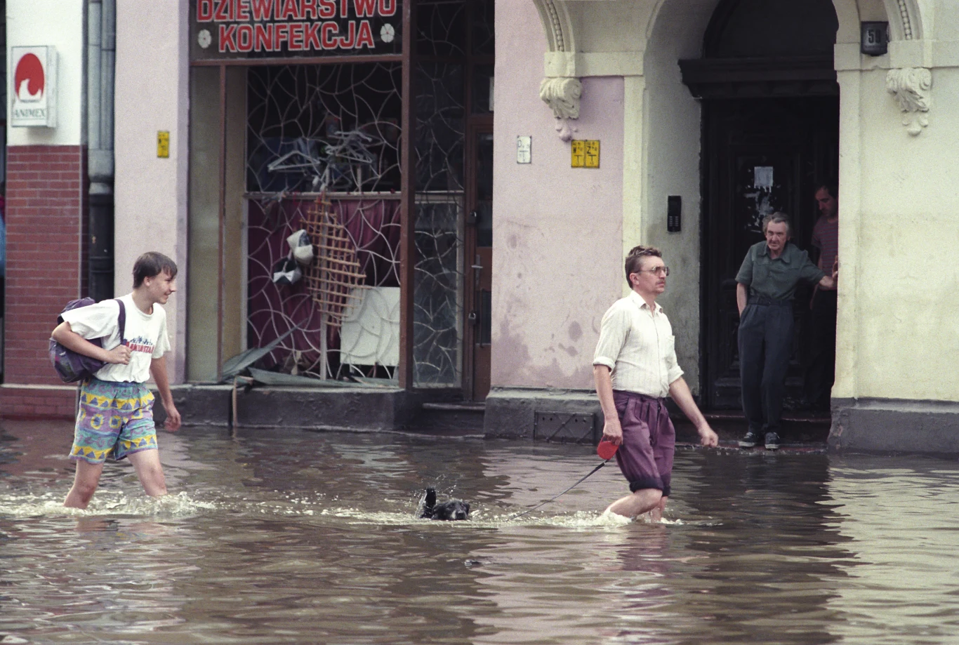 Powódź w 1997 r. Zalane ulice Wrocławia
