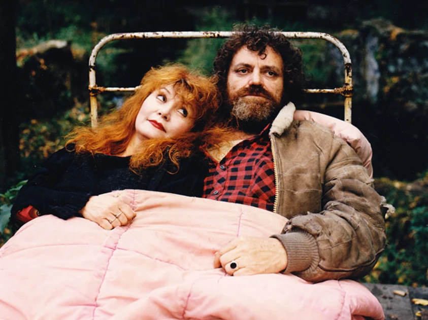 Iga Cembrzyńska i Andrzej Kondratiuk w filmie "Wrzeciono czasu" (1995, screen z Toutube'a) Iga Cembrzyńska i Andrzej Kondratiuk w filmie "Wrzeciono czasu" (1995, screen z Toutube'a)