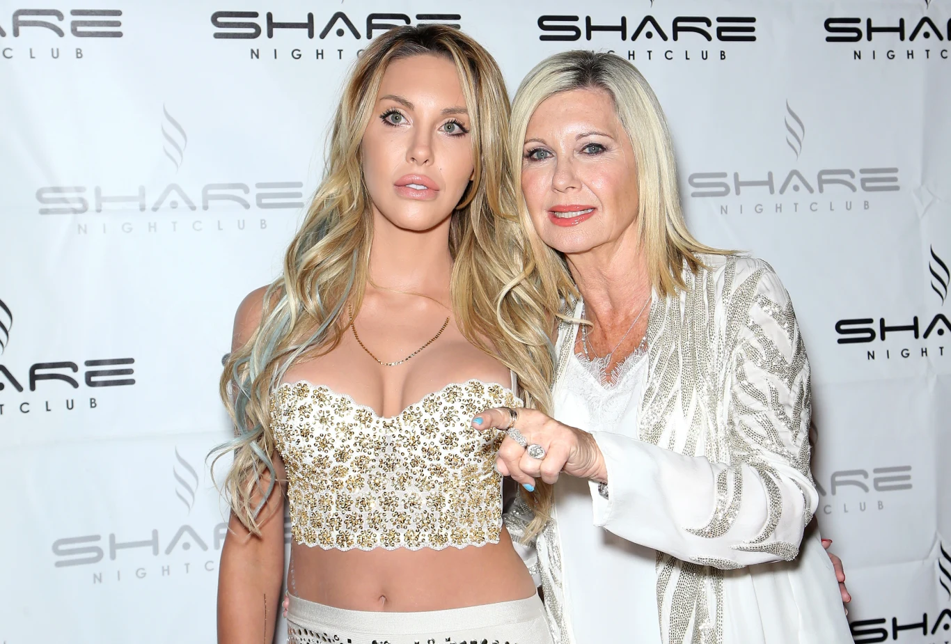 Chloe Lattanzi i Olivia-Newton John