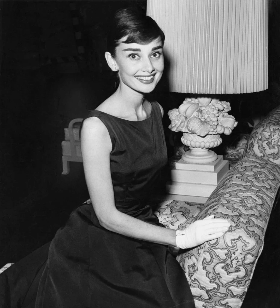 Audrey bangs swoją nazwę zawdzięcza Audrey Hepburn, ikonie kina dawnego Hollywood