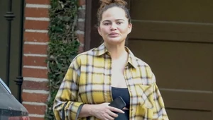 Chrissy Teigen pokazała się baz makijażu. Tak wygląda w naturalnym wydaniu