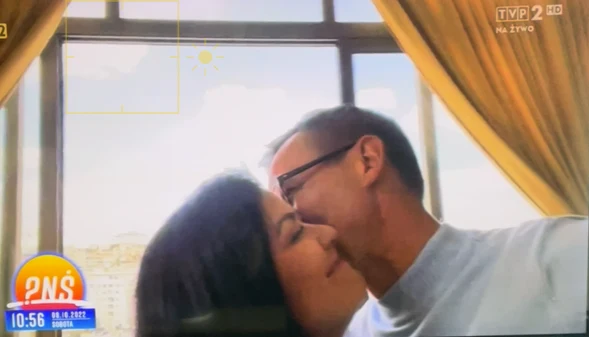 Kasia i Maciej całują się na wizji