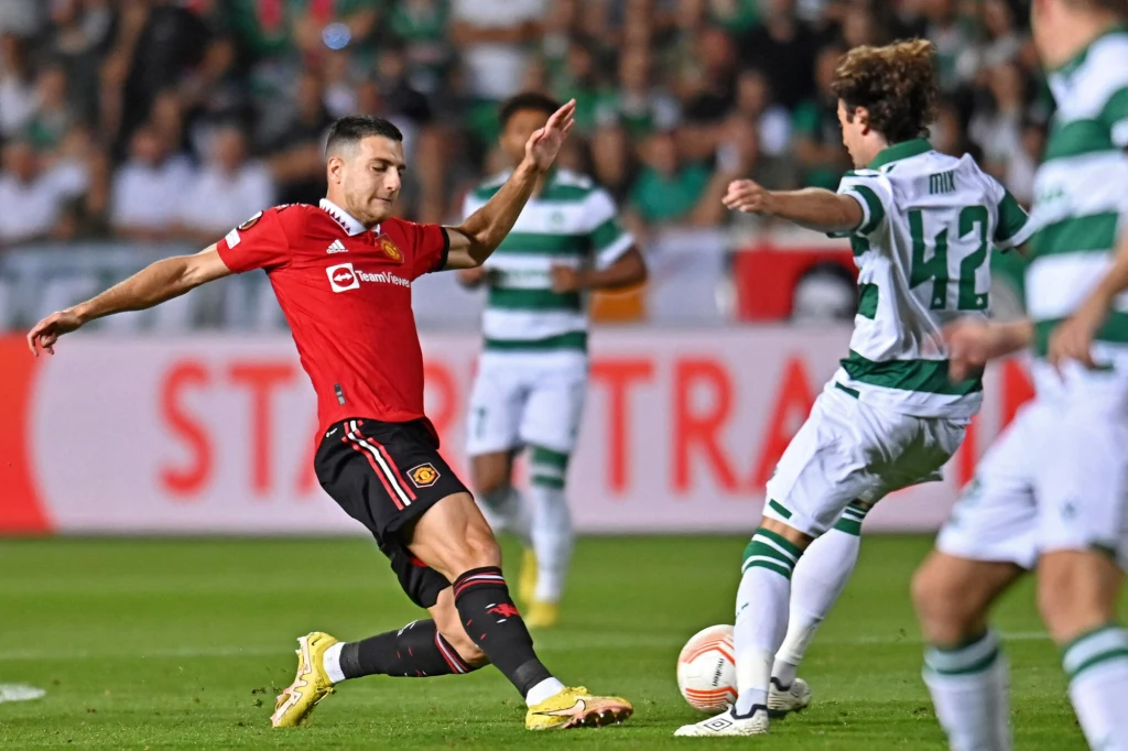 Diogo Dalot jest w tym sezonie absolutnie podstawowym graczem Manchesteru United. Czy FC Barcelona zdoła skusić go na transfer?