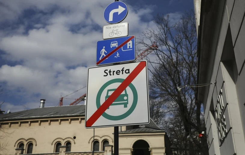 Pierwsza Strefa Czystego Transportu, która powstała w Krakowie, zniknęła po protestach mieszkańców Pierwsza Strefa Czystego Transportu, która powstała w Krakowie, zniknęła po protestach mieszkańców