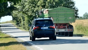 Jak się wyprzedza? Manewr wyprzedzania ma jasne zasady