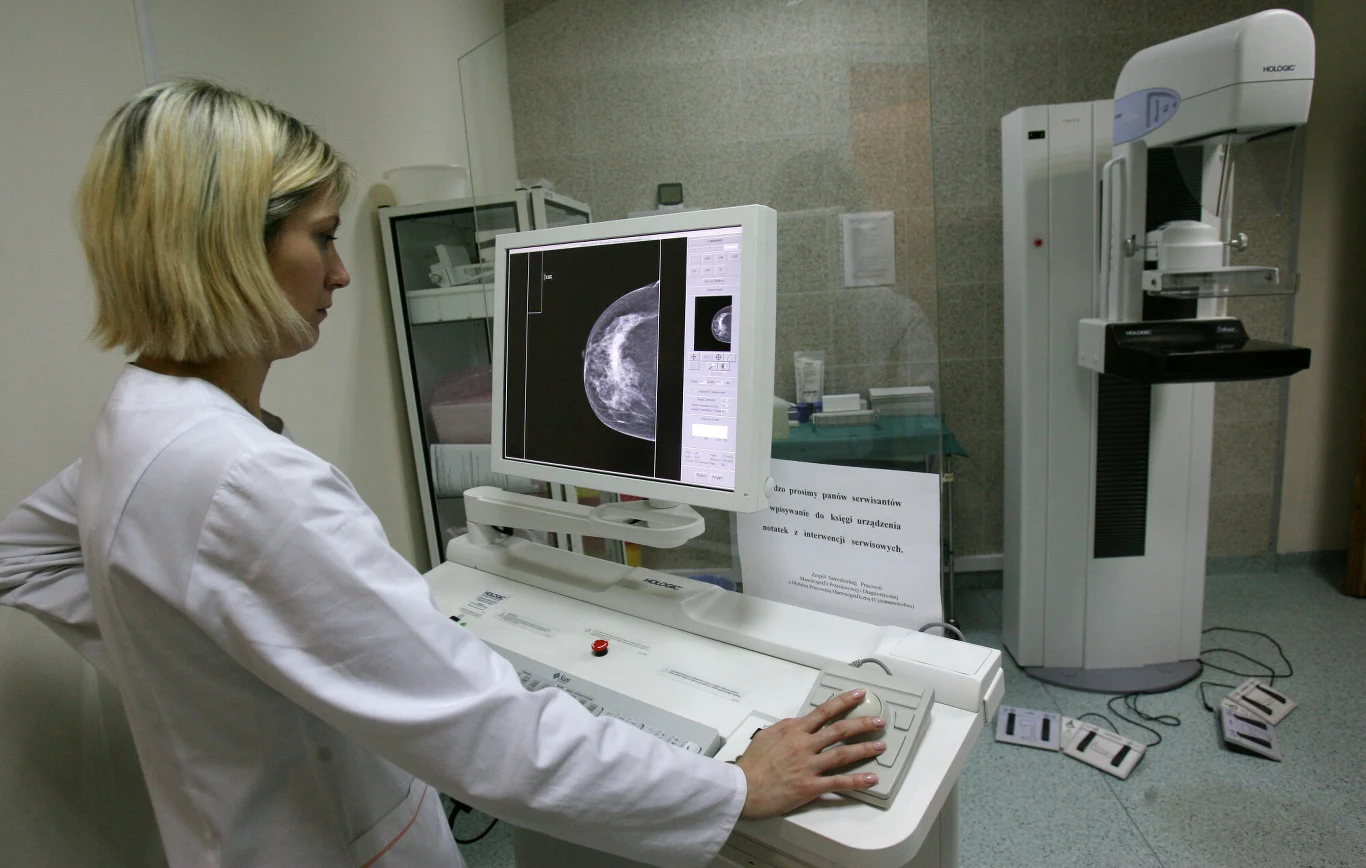 Mammografia pozwala dostrzec nawet najmniejsze zmiany nowotworowe i szybko zareagować. Zdj. ilustracyjne Mammografia pozwala dostrzec nawet najmniejsze zmiany nowotworowe i szybko zareagować. Zdj. ilustracyjne