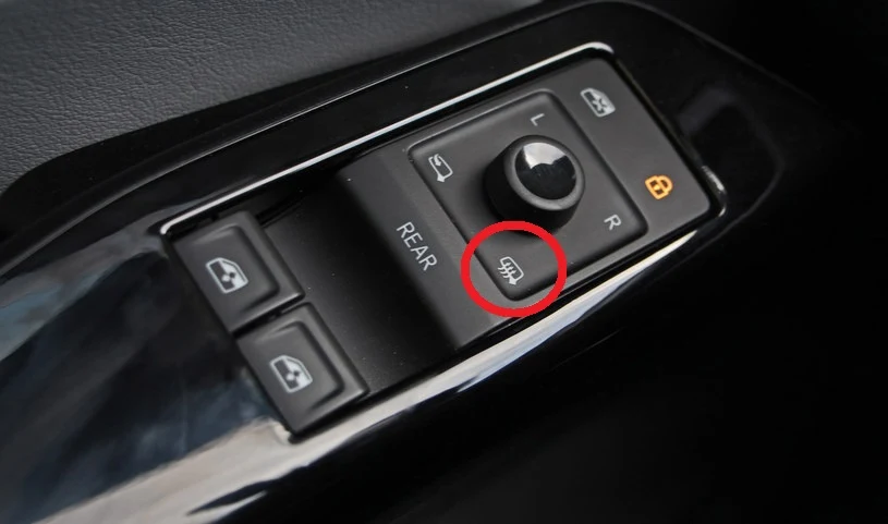 Jakie ukryte funkcje mają samochodowe lusterka? Jakie ukryte funkcje mają samochodowe lusterka?