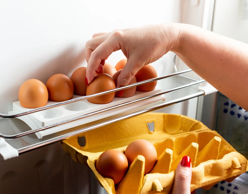 Sprawdź, jak należy przechowywać jajka w lodówce