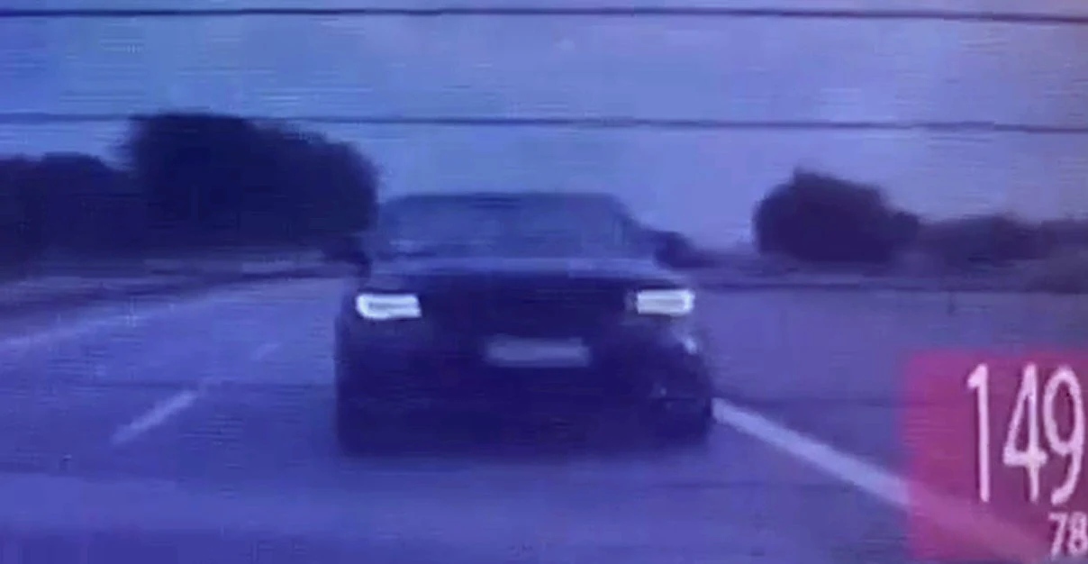 Pędził 218 km/h ekspresówką i poganiał światłami policję Pędził 218 km/h ekspresówką i poganiał światłami policję
