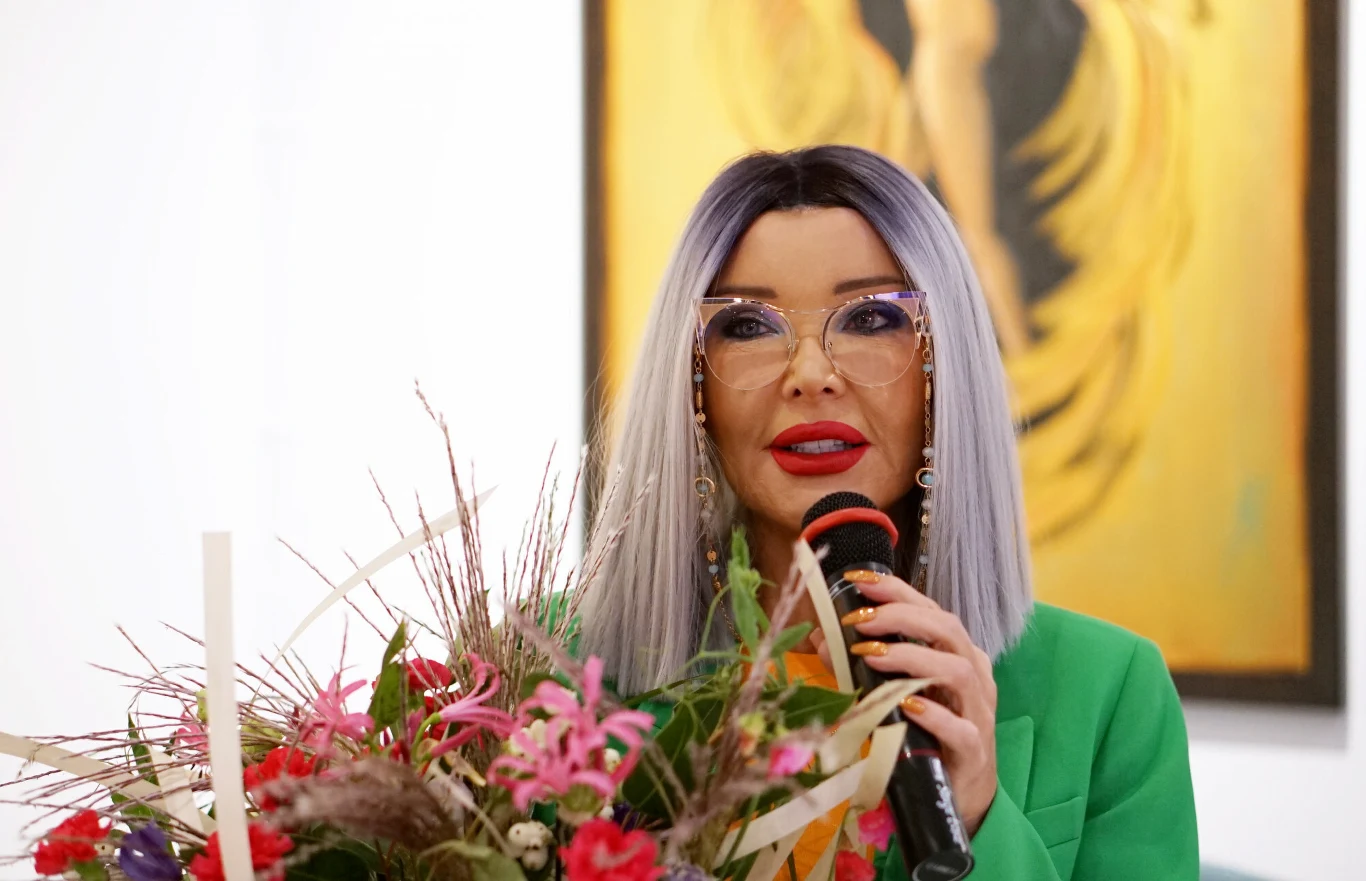 Ewa Minge na spotkaniu autorskim. Ewa Minge na spotkaniu autorskim.