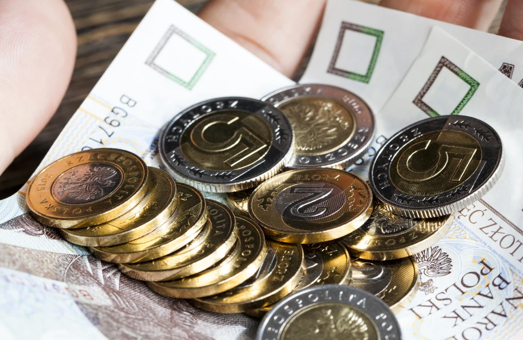 W poniedziałek 10 października ok. godz. 17.00 kurs EUR/PLN wynosił 4,8565, a USD/PLN 5,0031