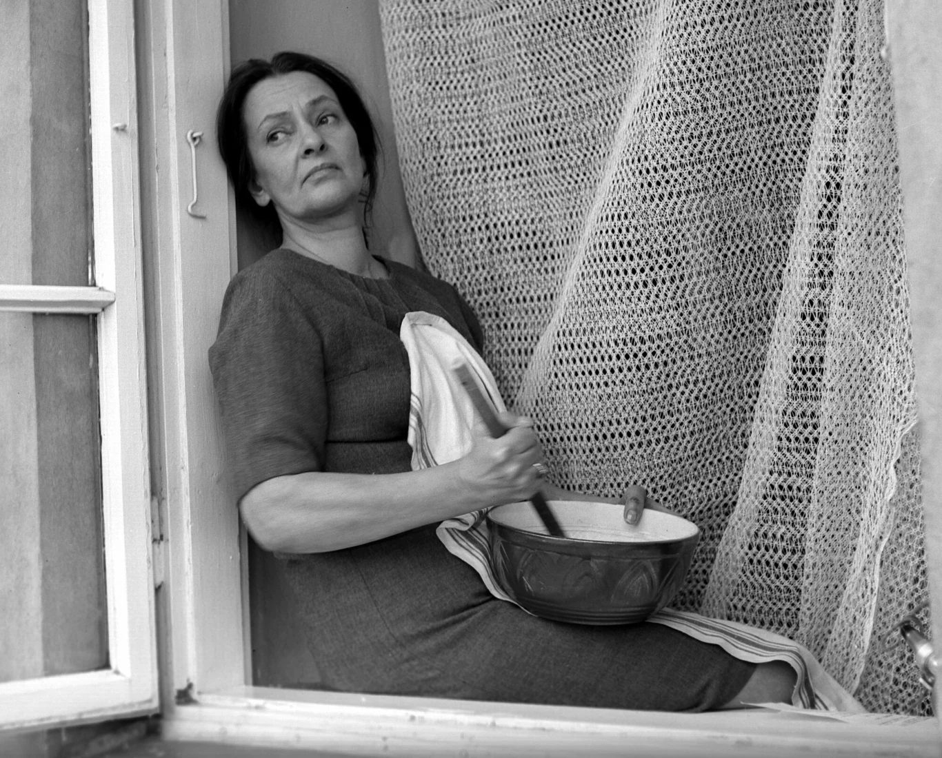 Hanna Skarżanka w filmie "Pejzaż z bohaterem" (1970) Hanna Skarżanka w filmie "Pejzaż z bohaterem" (1970)