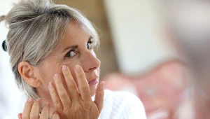 Zmarszczki są nieodłączną oznaką upływu czasu. Ale istnieją sposoby na to, by opóźnić ich pojawienie się