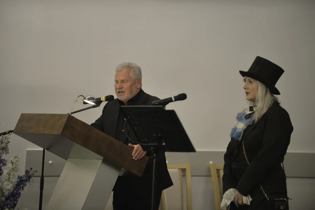 Na pogrzebie zjawił się Aleksander Kwaśniewski Na pogrzebie zjawił się Aleksander Kwaśniewski