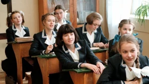 Kadr z serialu "Awantura o Basię"