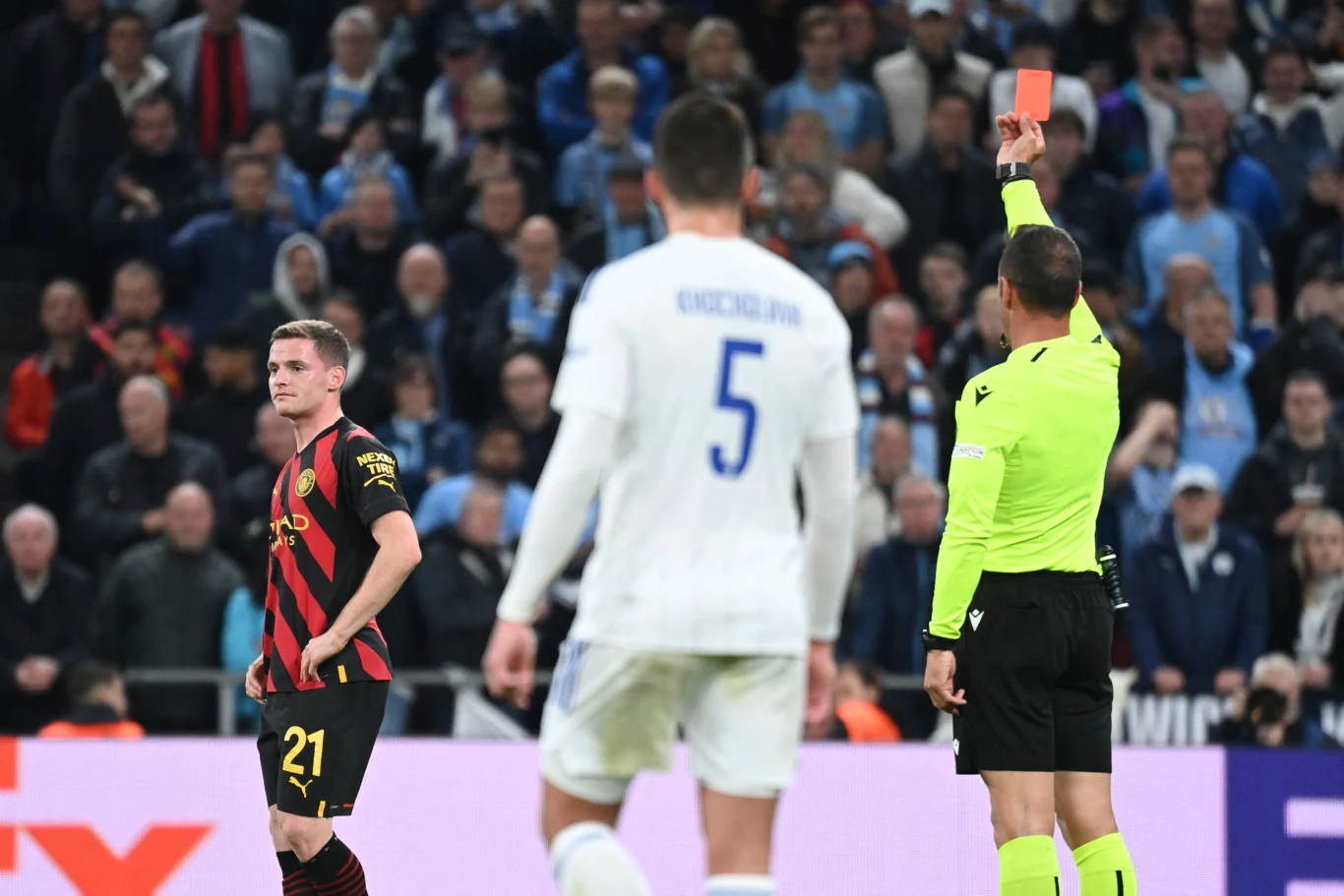 Artur Dias aż trzy razy biegł do monitora VAR w meczu FC Kopenhaga - Manchester City
