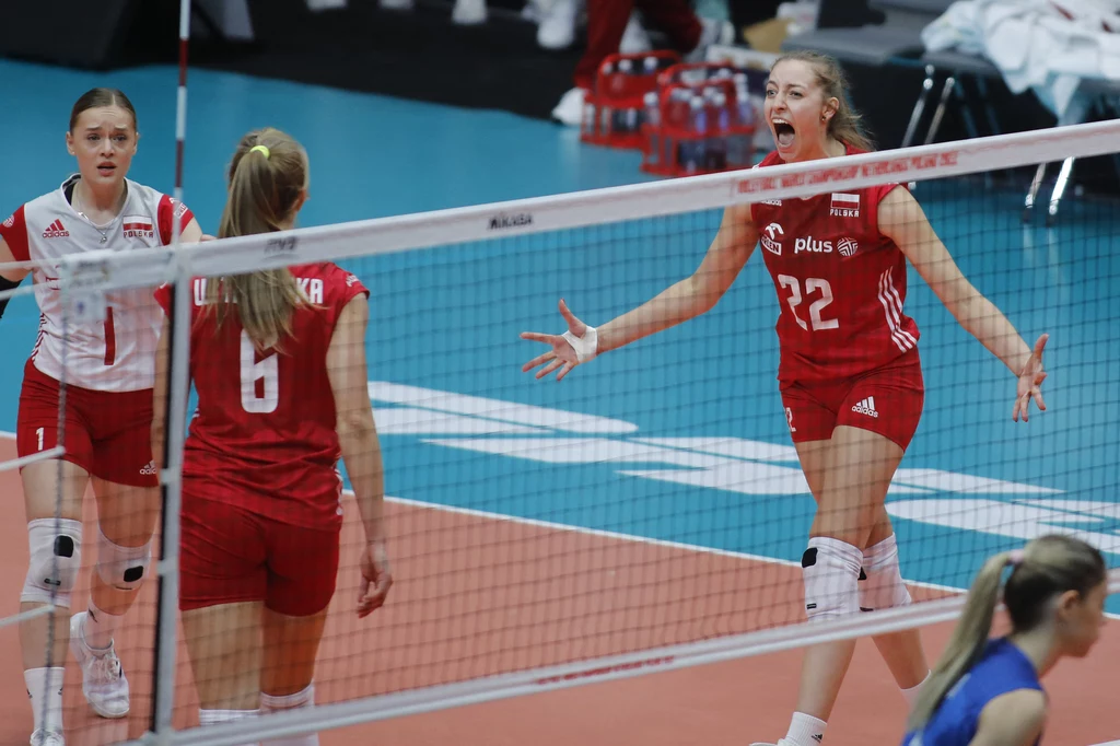 MŚ siatkarek. Weronika Szlagowska (z prawej) po meczu Polski z Serbią uwierzyła, że ten turniej był przełomowy dla żeńskiej "siatki" w Polsce MŚ siatkarek. Weronika Szlagowska (z prawej) po meczu Polski z Serbią uwierzyła, że ten turniej był przełomowy dla żeńskiej "siatki" w Polsce