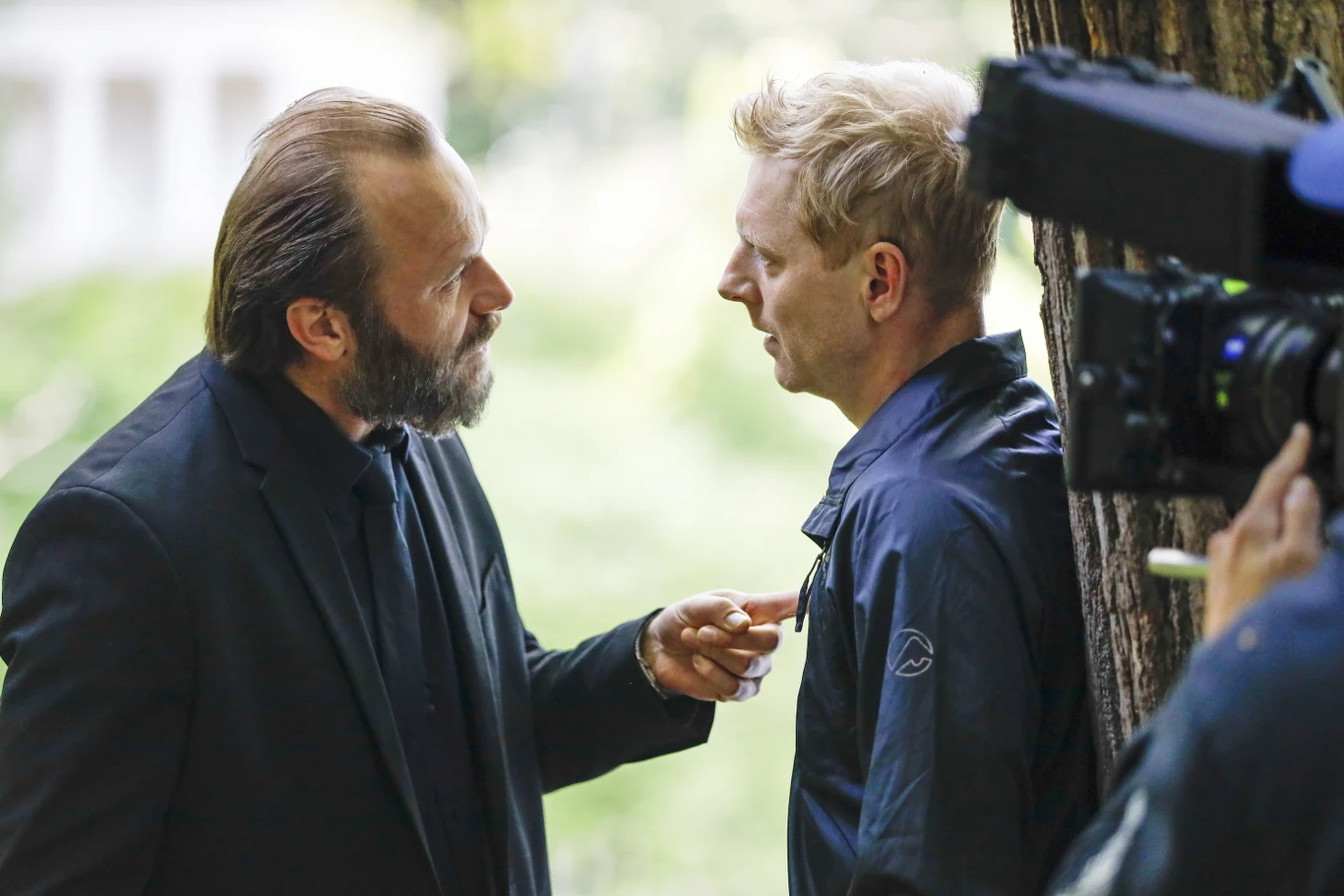 Leszek Lichota i Cezary Łukaszewicz na planie serialu "Wotum nieufności"