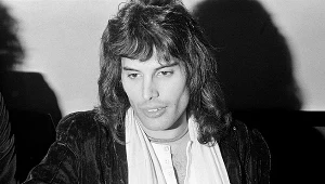 Freddie Mercury chorował wiele lat, jednak na oficjalne potwierdzenie AIDS czekał do przedostatniego dnia swojego życia