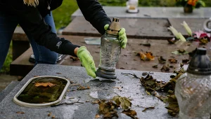 Sprzątanie grobów droższe niż przed rokiem. Ceny w górę o 20 procent