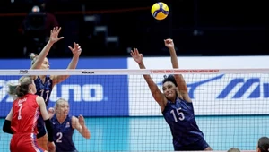 Półfinał Serbia - USA w Gliwicach. W akcji Amerykanki Jordyn Poulter, Haleigh Washington oraz Serbka Bianka Busa