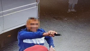 Zajechał im drogę, więc wysiedli z pistoletem i siekierą. Policja już ich ma