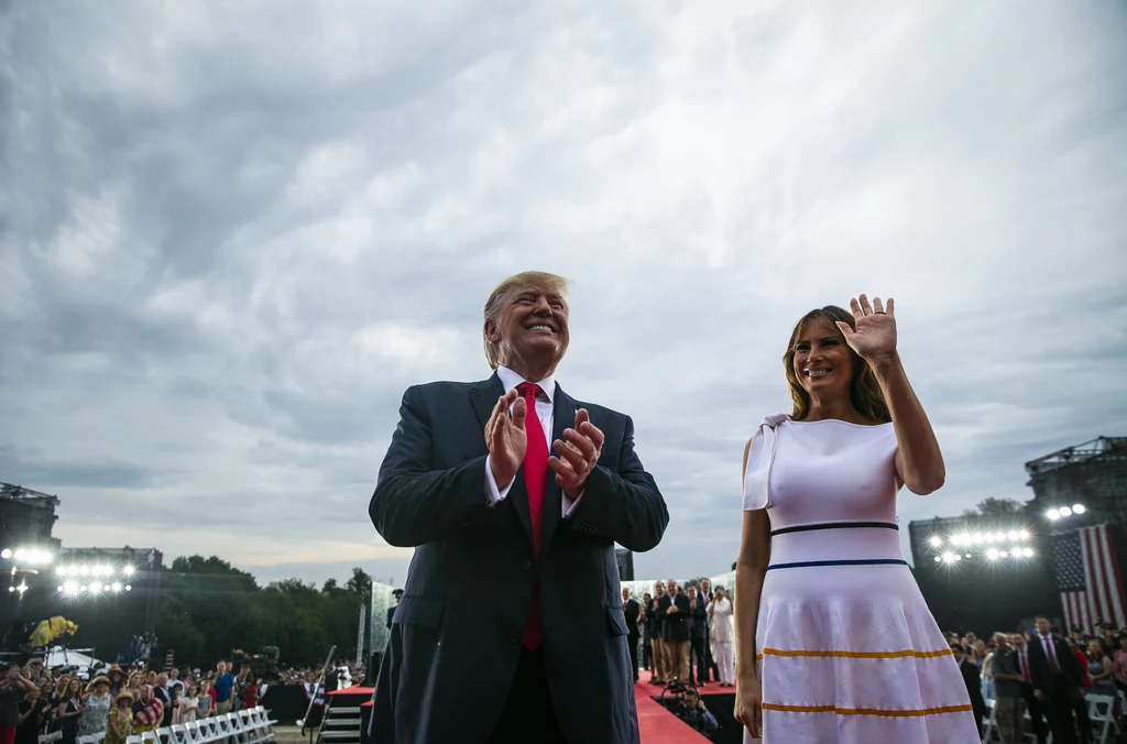 Zdjęcia Melanii Trump bez stanika odbiegły media w 2019 roku