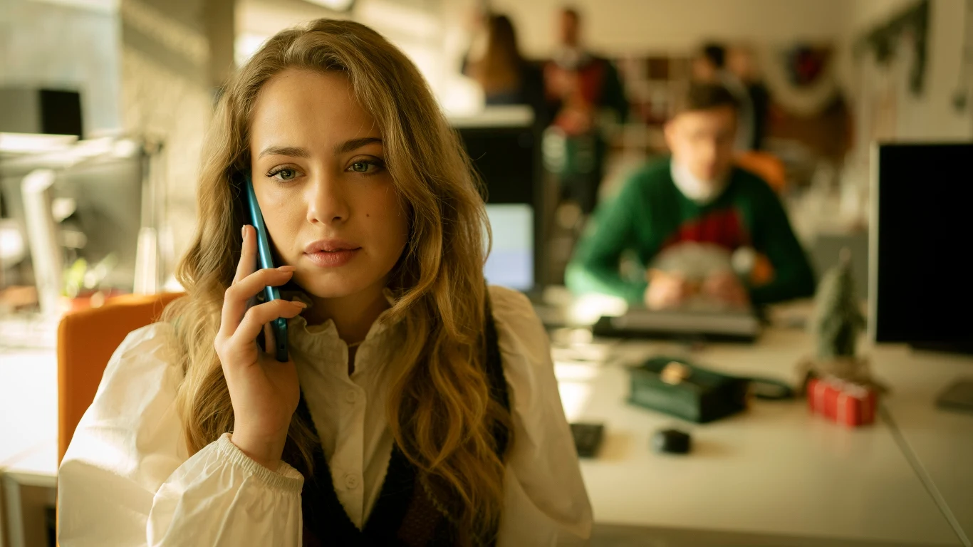 Świat Ewy legnie w gruzach, gdy kobieta przypadkowo dowie się, że mąż ją zdradza, córka oszukuje, a syn trzyma stronę ojca. 