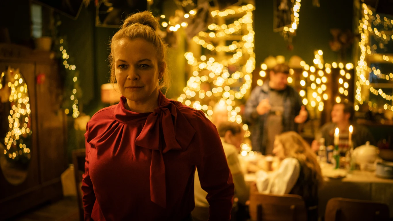 Z całą pewnością "Święta inaczej" zburzą wyobrażenie o Bożym Narodzeniu, jaki znamy z reklamy marki biżuteryjnej. 