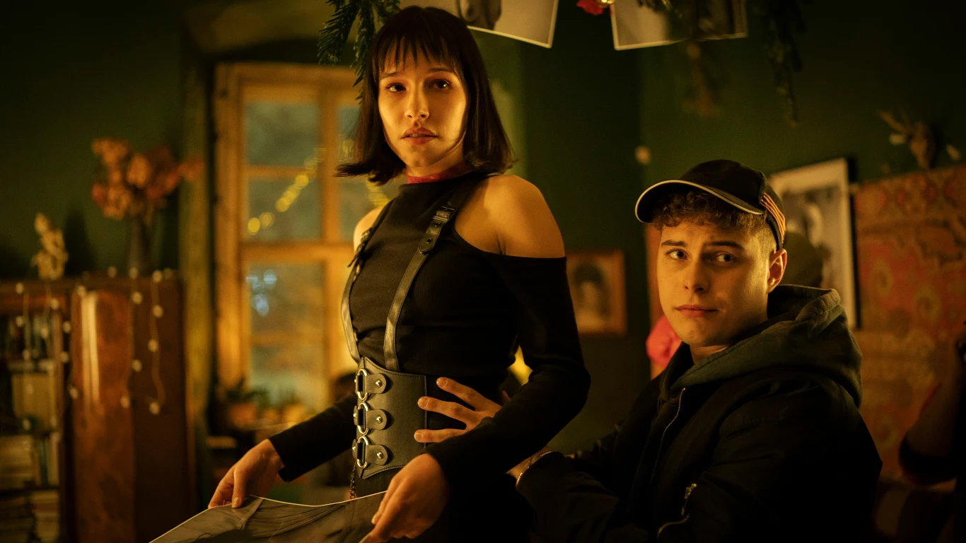 "W 'Świętach inaczej' nasi bohaterowie są prawdziwi i bliżej życia. A świat, w którym żyją, nie jest taki różowy, wydumany i pełen lukru" - dodał Yoka.