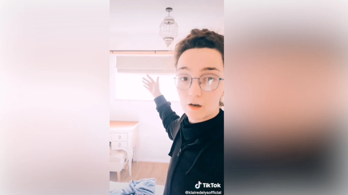 Kryzys energetyczny sprawia, że coraz więcej osób zastanawia się jak oszczędzać prąd i ciepło. Pomagają w tym m.in. wideo na TikToku czy YouTube Kryzys energetyczny sprawia, że coraz więcej osób zastanawia się jak oszczędzać prąd i ciepło. Pomagają w tym m.in. wideo na TikToku czy YouTube