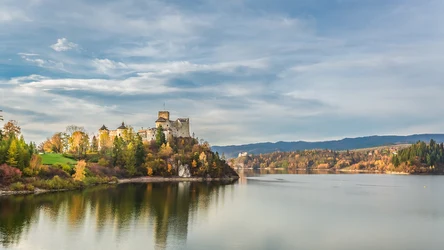 Zamek Czorsztyn jesienią wygląda zachwycająco 