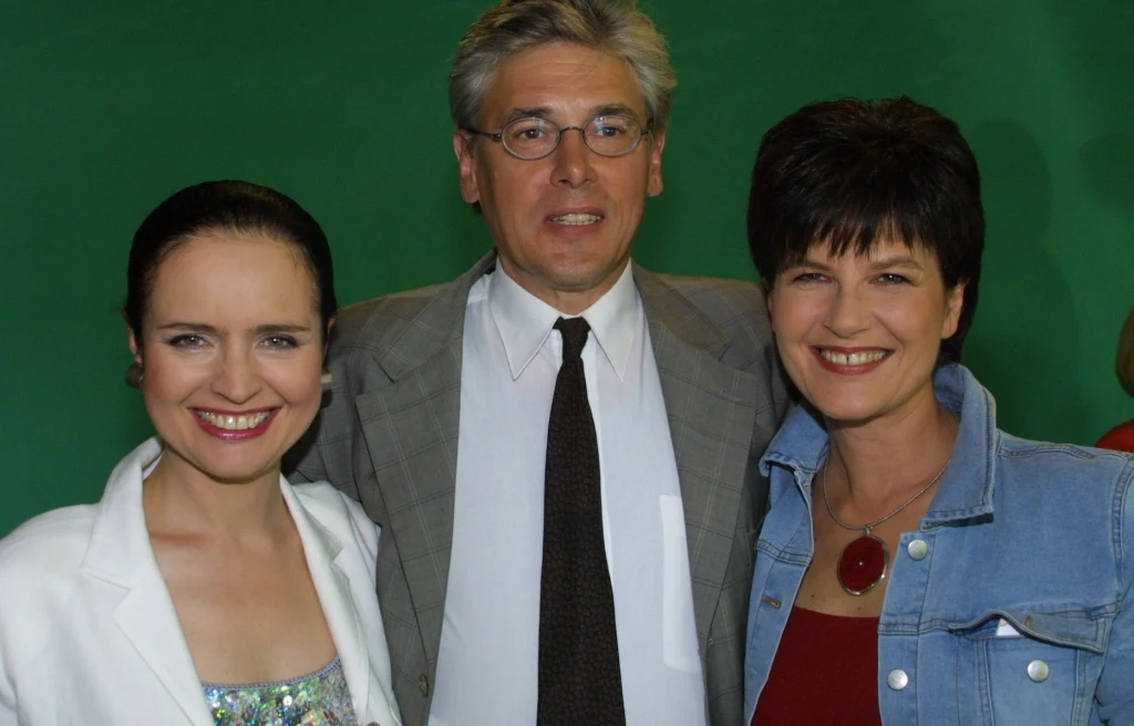 Jolanta Fajkowska, Wojciech Reszczyński i Magdalena Olszewska 15 lecie Teleexpressu, 26.06.2001 Jolanta Fajkowska, Wojciech Reszczyński i Magdalena Olszewska 15 lecie Teleexpressu, 26.06.2001