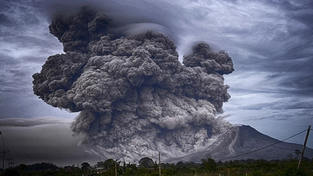 Potężna erupcja wulkanu