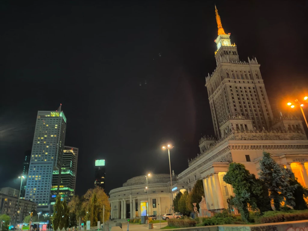 Ciemności w Pałacu Kultury mają być normą podczas najbliższych miesięcy Ciemności w Pałacu Kultury mają być normą podczas najbliższych miesięcy